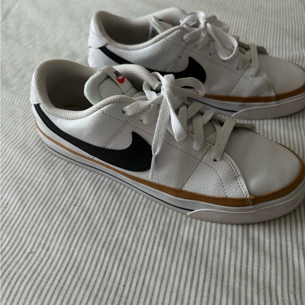 Nike legacy court White and Black Low-Top Sneakers